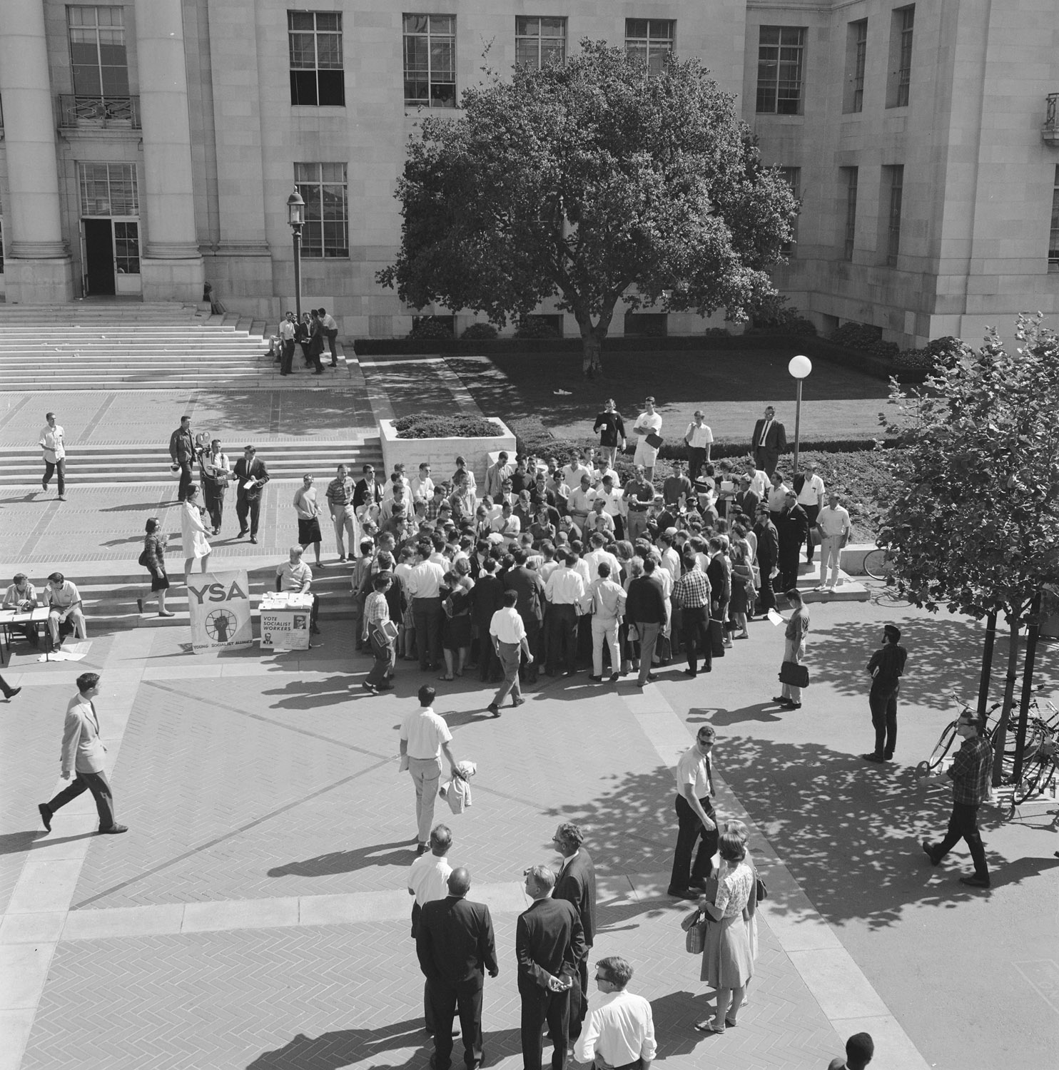 Anonymous photographer Jack Weinberg's arrest